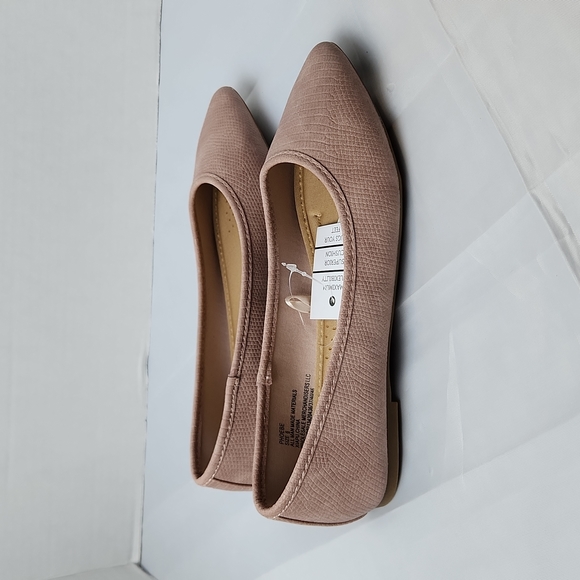 Ophelia Roe Women's Memory Foam Extra Comfort Phoebe Snake Pink Flats Size 6 NWT - Picture 2 of 10